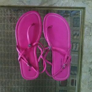 Etienne Aigner Sandles